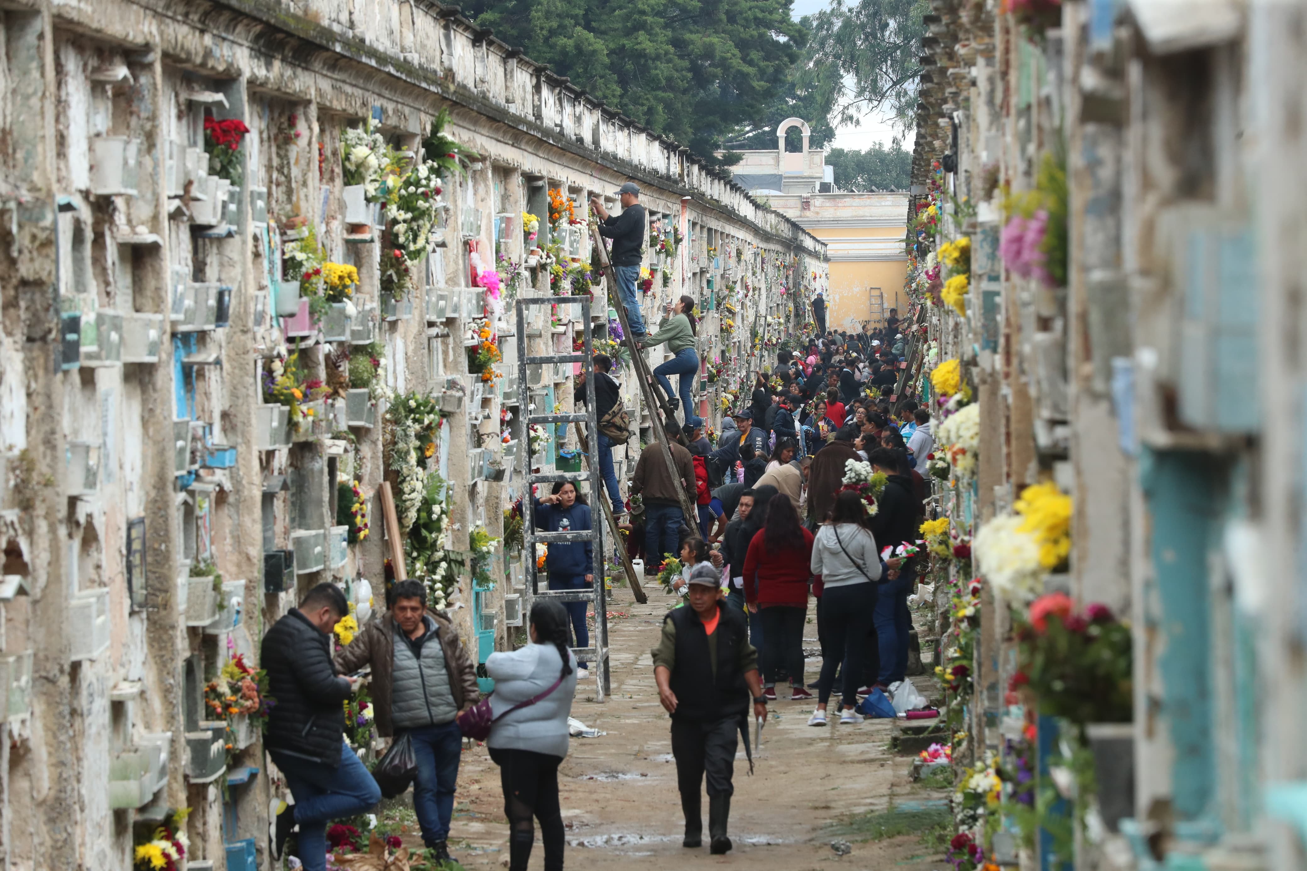 Cementerios en Guatemala por el día de los Santos