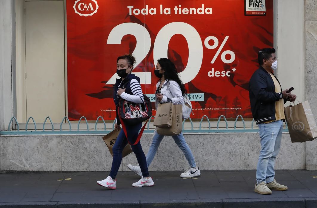 El evento de descuentos El Buen Fin, em México, atrae a guatemaltecos y sube la afluencia en aduanas.  (Foto, Prensa Libre: Efe).