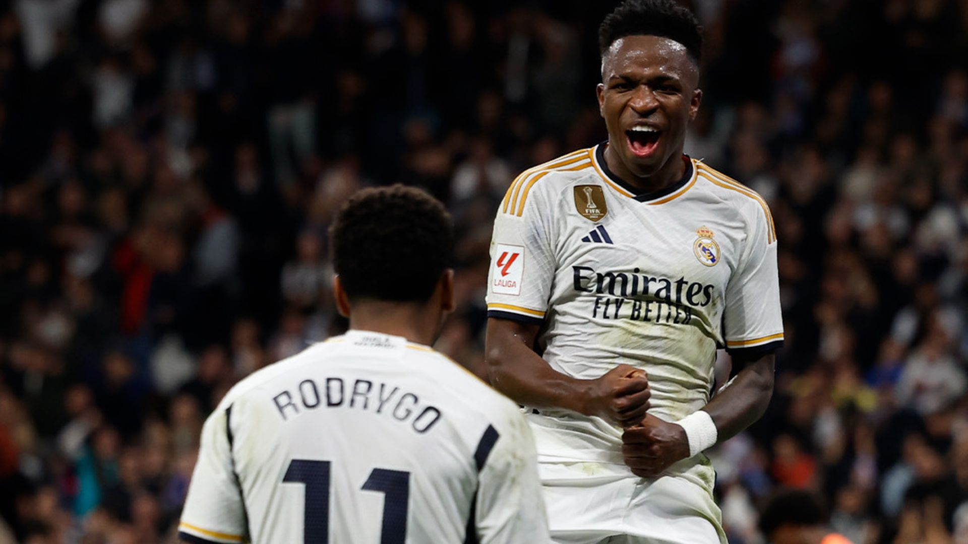 Los jugadores del Real Madrid, Vinicius y Rodrygo, festejan sus goles al Valencia en el Bernabéu. (Foto Prensa Libre: Real Madrid-x)