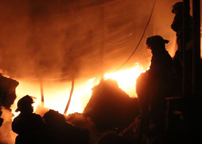 Incendio en un inmueble de la zona 6 de Mixco