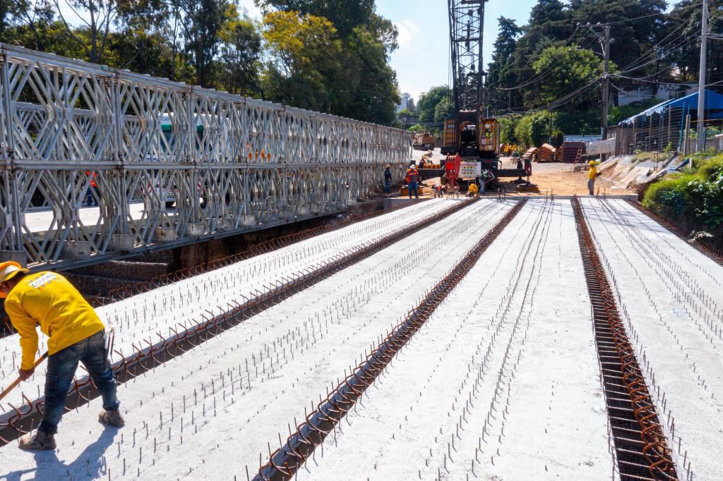 En un escenario de no aprobación del presupuesto 2024 por el Congreso las obras que ejecuta el CIV deberán reprogramarse e impactará en la ejecución de la inversión pública. (Foto Prensa Libre: Michelle Velásquez) 