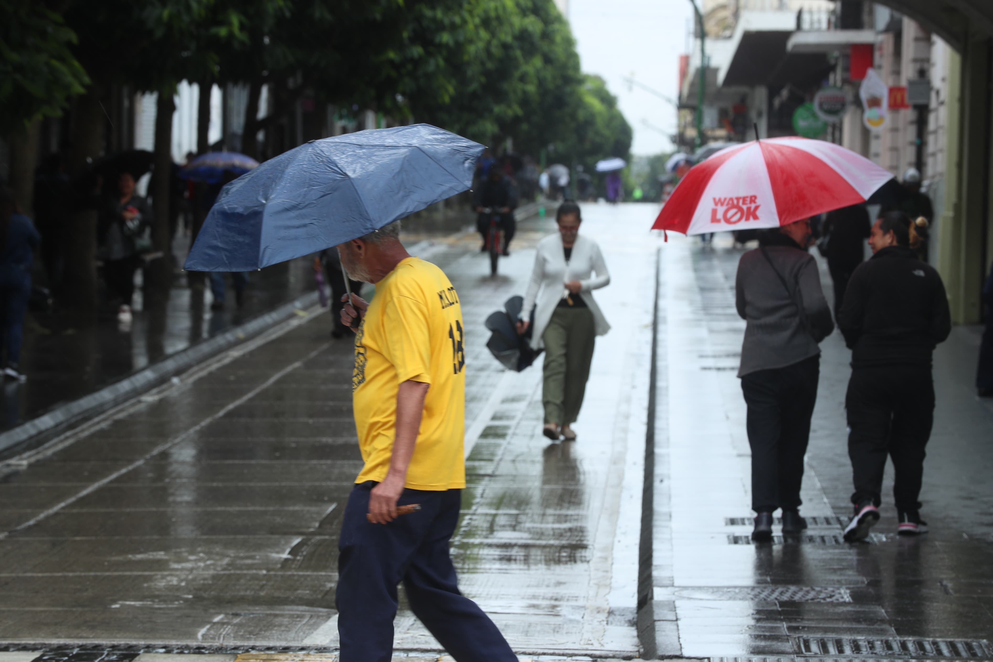 El Insivumeh prevé lluvias en horas de la tarde y noche del 9 al 11 de agosto después del paso de la onda del Este número 15 de la temporada 2024.  (Foto Prensa Libre: Esbin García)