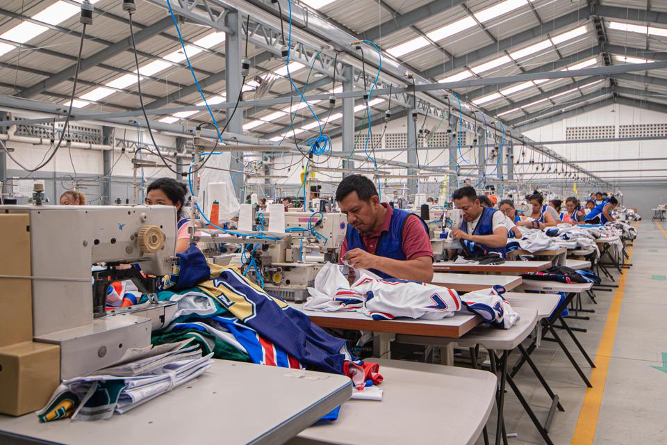 Los empresarios de artículos de vestuario de exportación esperan que se reactive la demanda de sus productos en las próximas temporadas de moda en Estados Unidos. (Foto Prensa Libre: Cortesía)