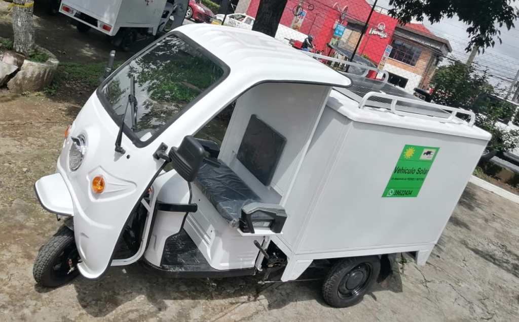 Tuk Tuk 4 solar carga