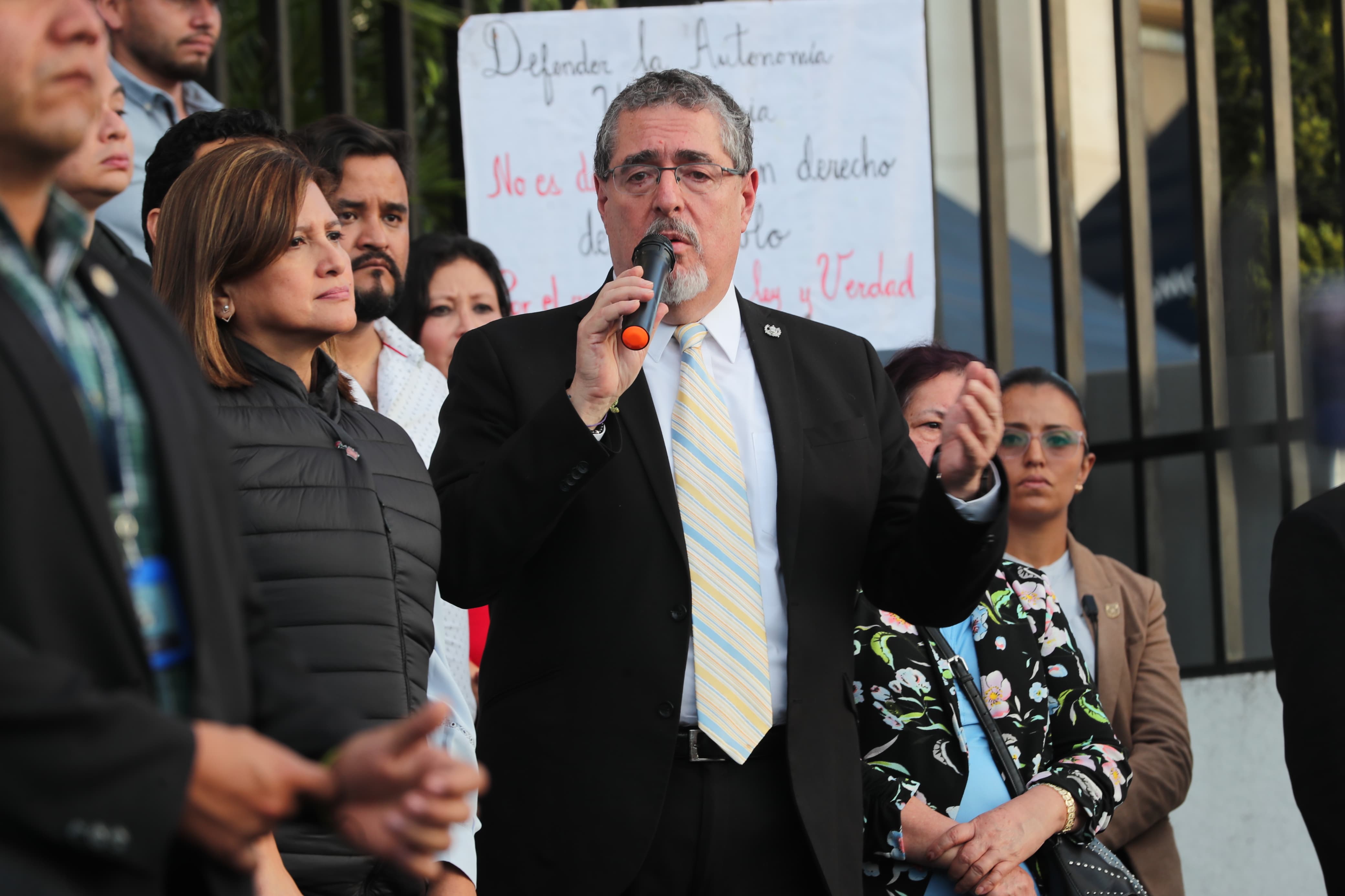 Es la primera vez que se presenta una denuncia contra un presidente electo. (Foto Prensa Libre: Elmer Vargas).