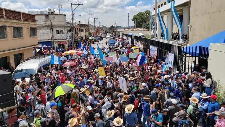 el anuncio del MP señala que se solicitarán retiros de antejuicio al binomio electo y algunos diputados por publicaciones realizadas en sus redes sociales. (Foto Prensa Libre: María Reneé Barrientos)