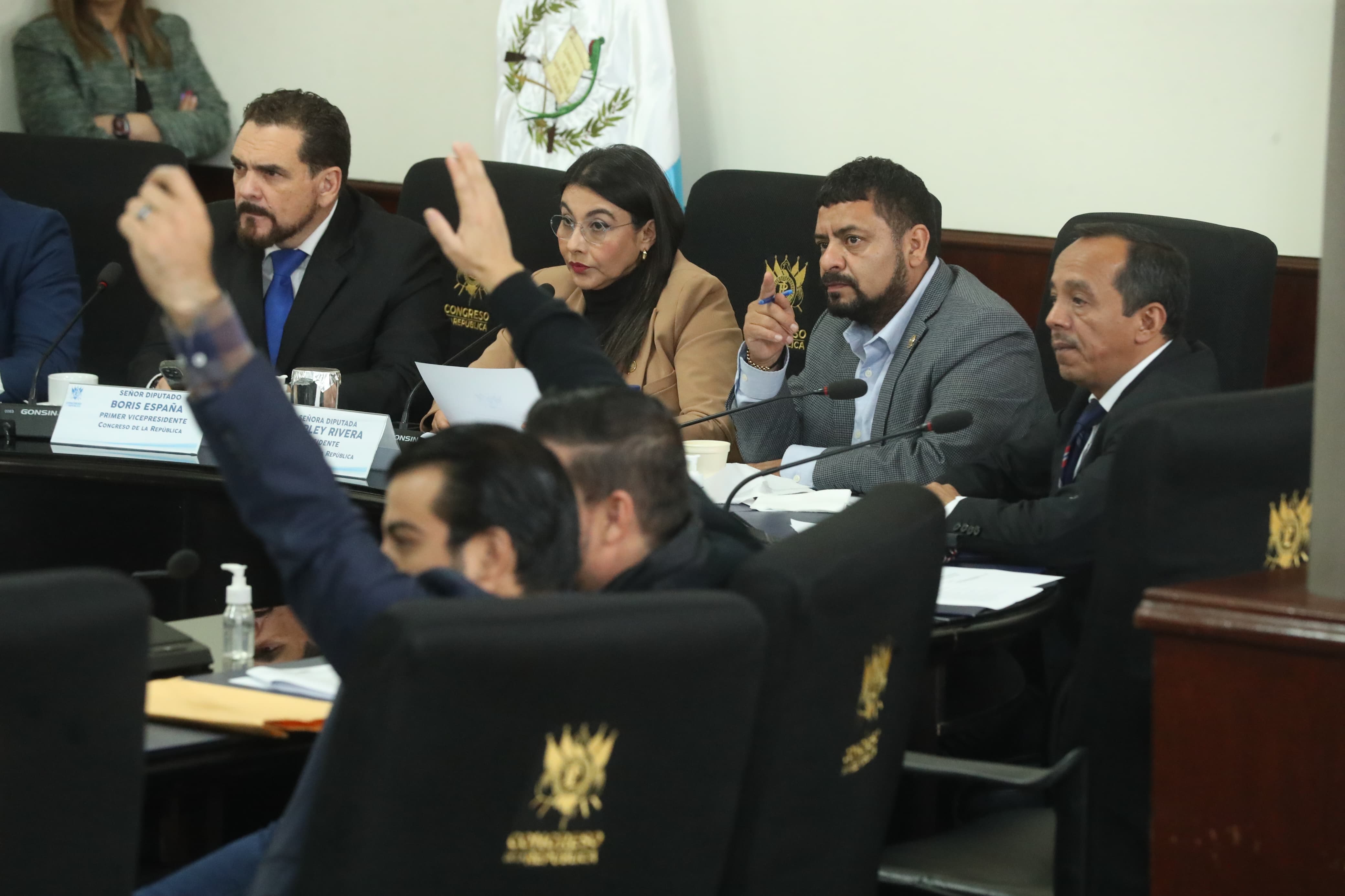 La presidenta del Congreso dijo que los informes de antejuicios solo se pueden conocer en periodo ordinario, pero no se atrevió a decir que sea entonces una tarea de la nueva legislatura. Fotografía. Prensa Libre (Esvin García). 