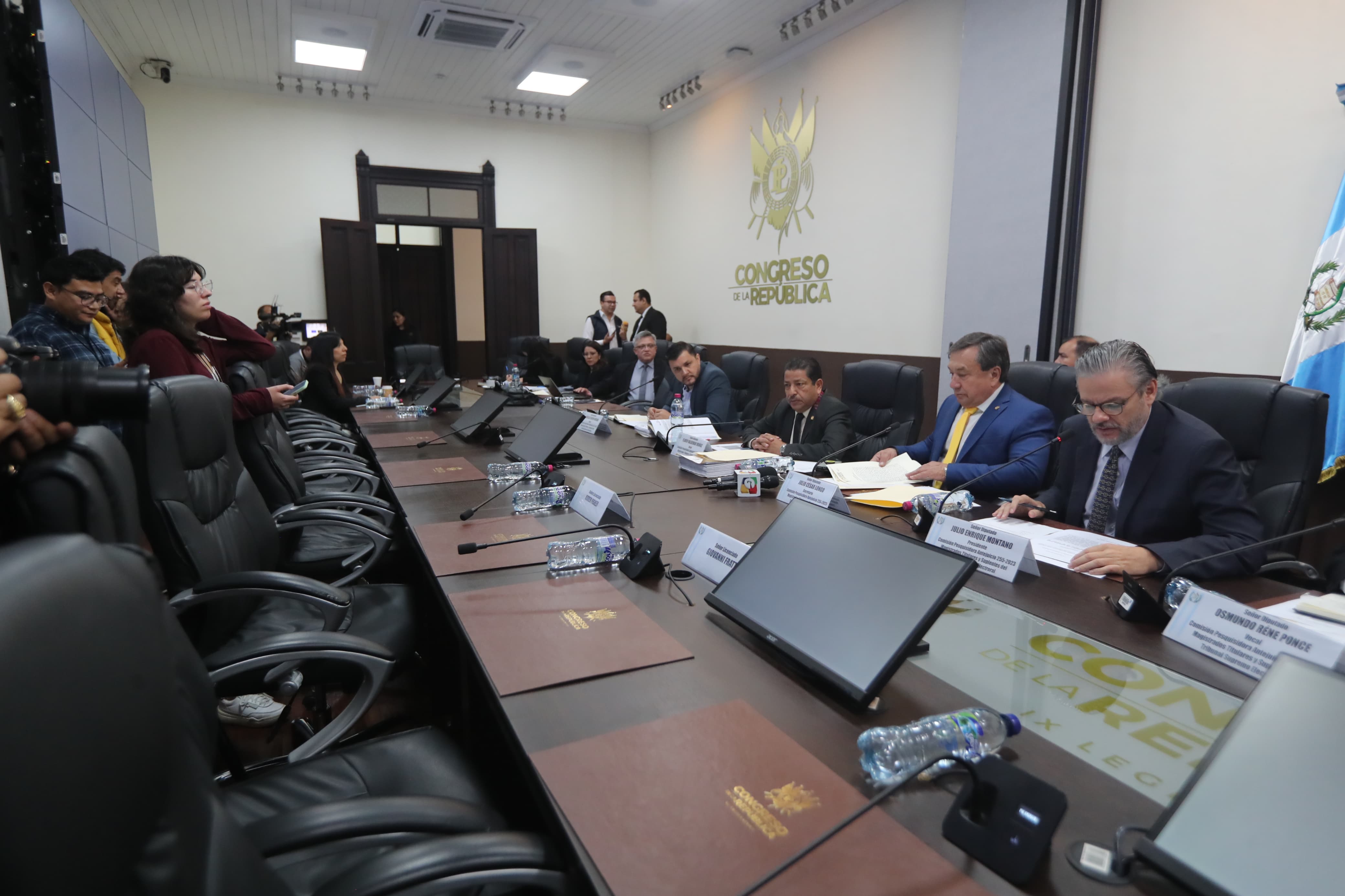 Enrique Montano de Partido Unionista, preside la Comisión Pesquisidora del TSE. Fotografía: Prensa Libre (Elmer Vargas). 