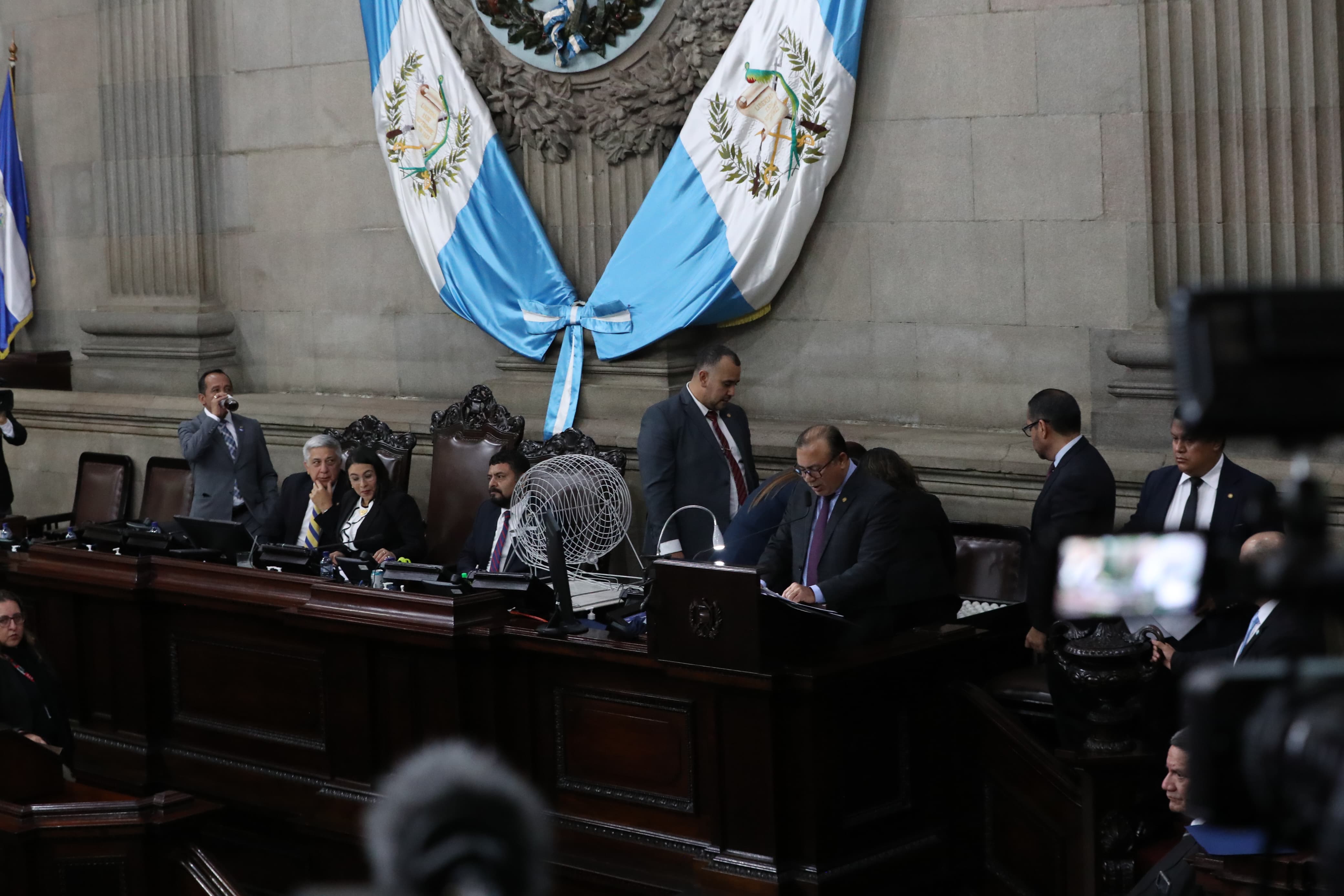 Diputados del Congreso de la República durante la elección de la comisión pesquisidora para conocer el antejuicio contra el vicepresidente Guillermo Castillo. (Foto Prensa Libre: Élmer Vargas)