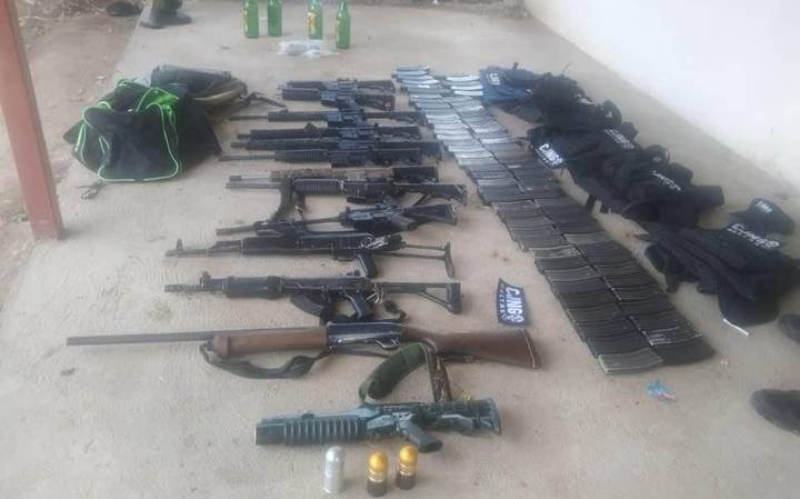 Armamento decomisado al CJNG en Villa Corzo, Chiapas, México. (Foto Prensa Libre: Sedena)