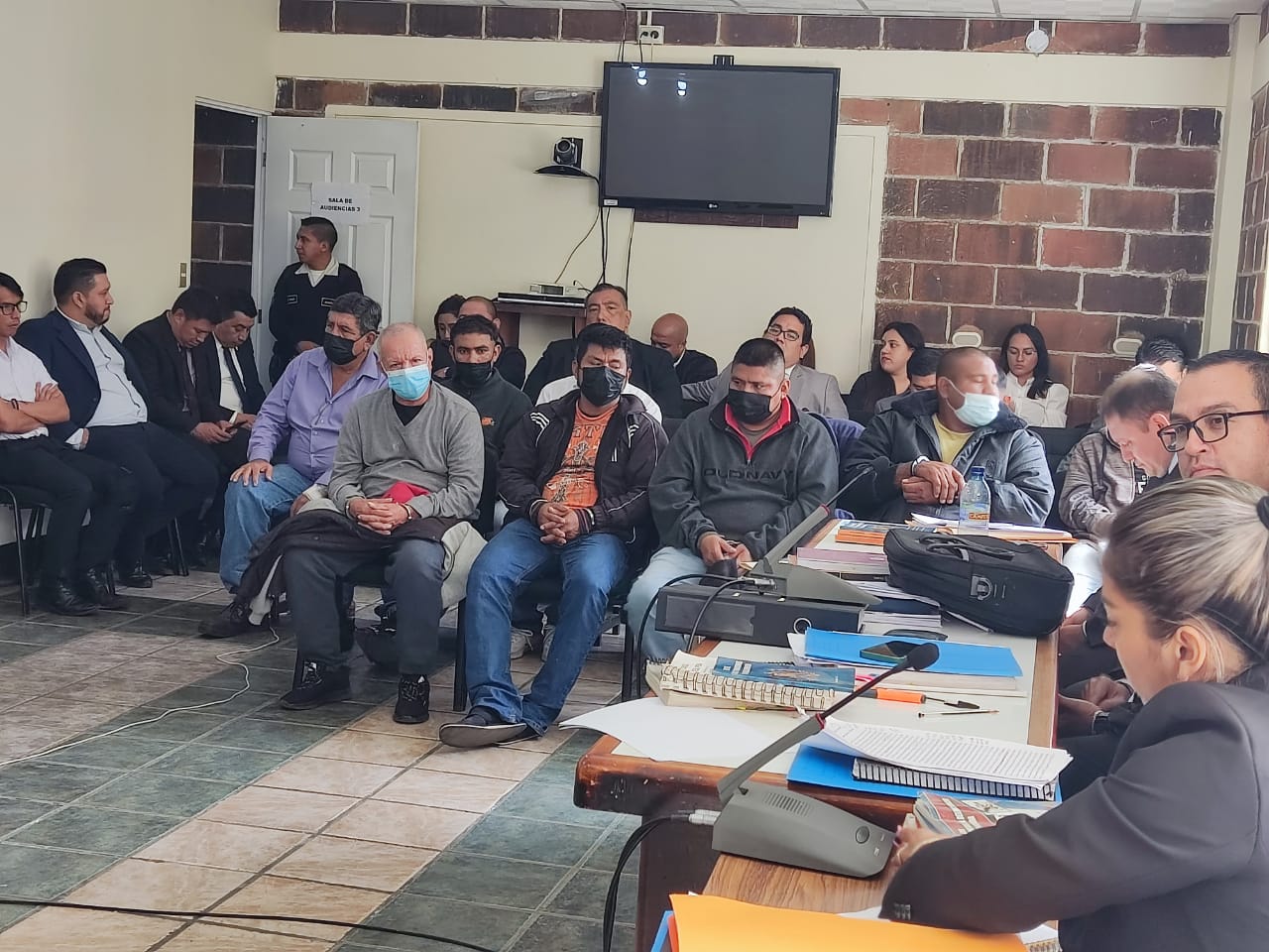 Once hombres fueron ligados a proceso por su presunta participación en la muerte de un manifestante durante un bloqueo en Malacatán, San Marcos. (Foto Prensa Libre: Hugo Barrios)