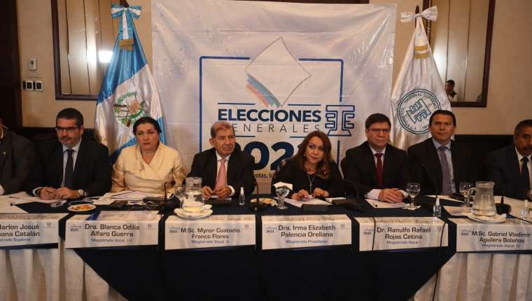 La Corte de Constitucionalidad amparó provisionalmente este 21 de noviembre únicamente a la magistrada Blanca Alfaro y tres magistrados suplentes. El trámite de antejuicio para el resto continuará en el Congreso. (Foto Prensa Libre: Hemeroteca PL).