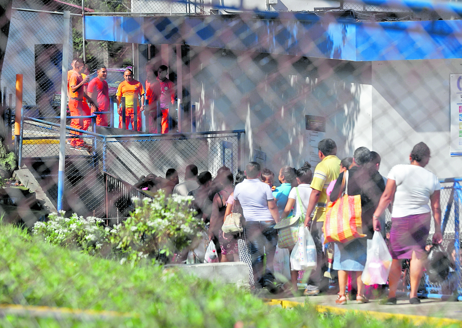 Una de las principales exigencias de los reos, es que siempre se permita el ingreso de sus visitas. (Foto Prensa Libre: Hemeroteca PL)