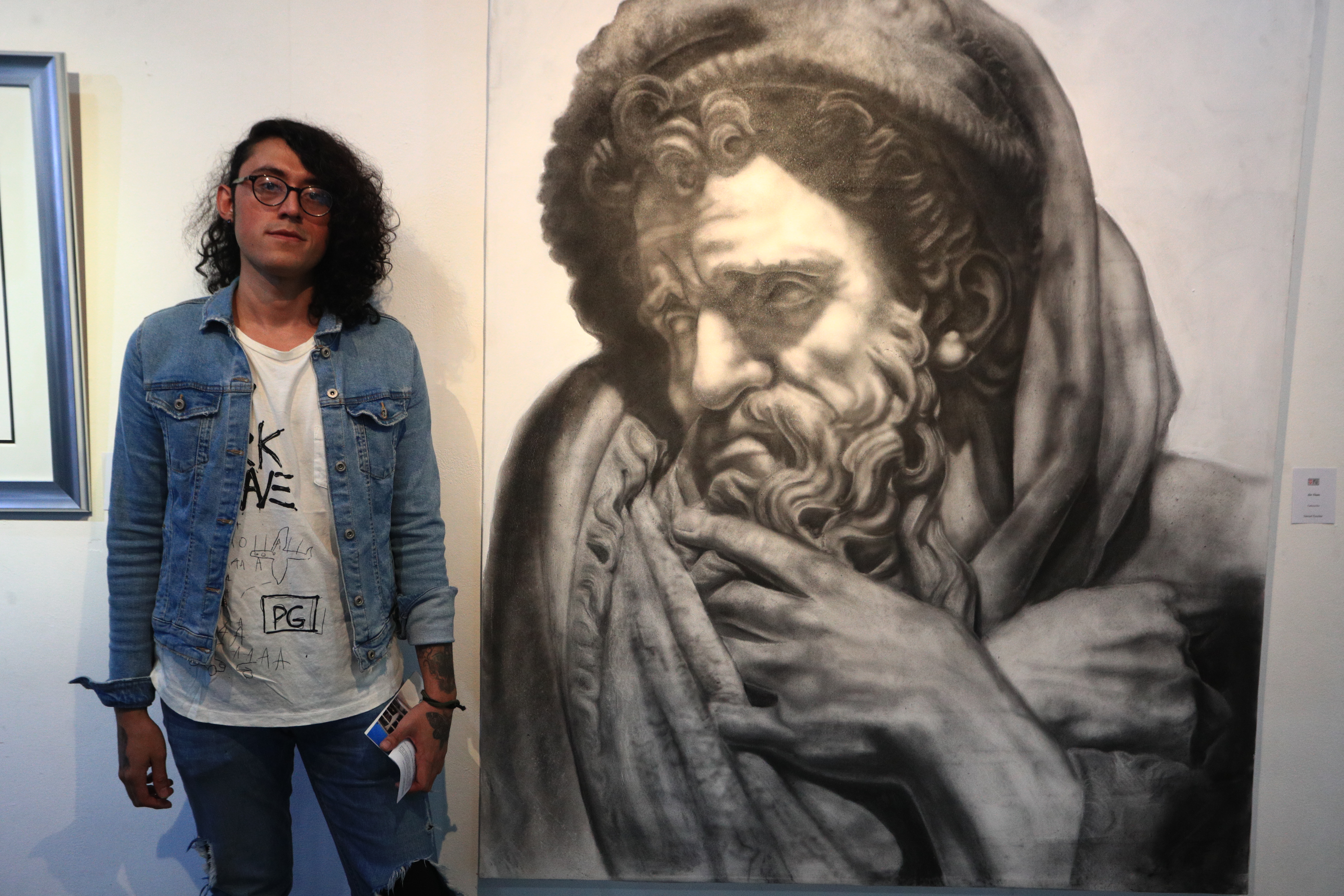 Artista guatemalteco Samuel Escobar