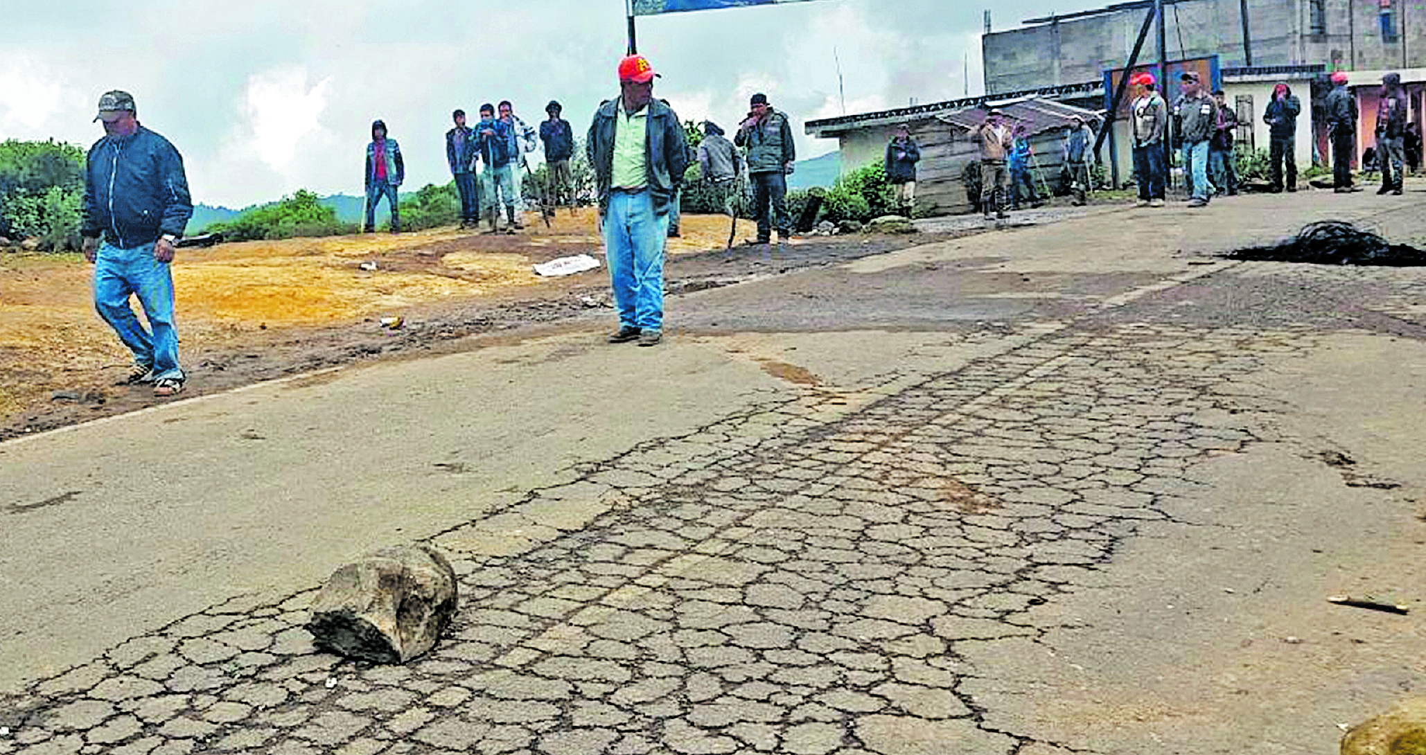 Un fiscal y dos investigadores permanecen secuestrados por pobladores de Tajumulco, San Marcos, desde el 25 de septiembre último. (Foto Prensa Libre: Hemeroteca PL)