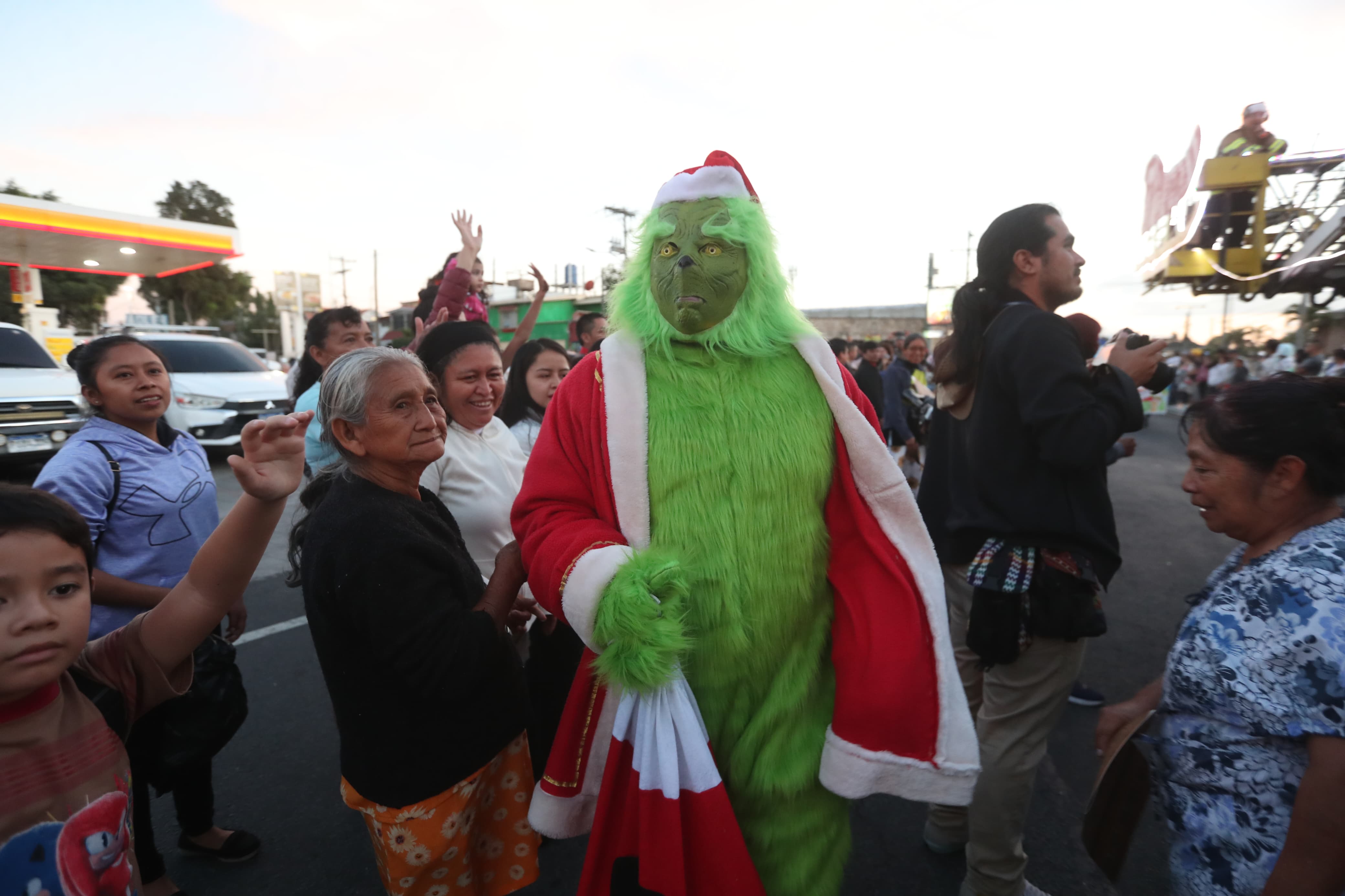 Así se vivió el Primer Desfile Navideño de los Bomberos Voluntarios de Guatemala'