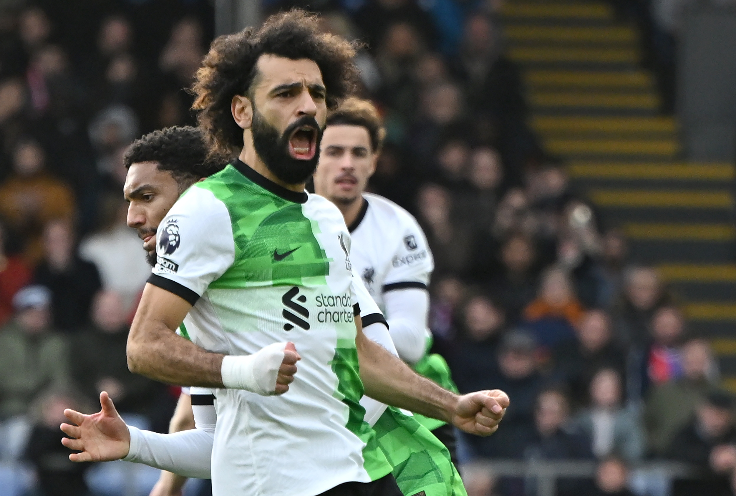 El jugador del Liverpool, Mohamed Salah, celebra el 1-1 ante el Crystal Palace. (Foto Prensa Libre: EFE)