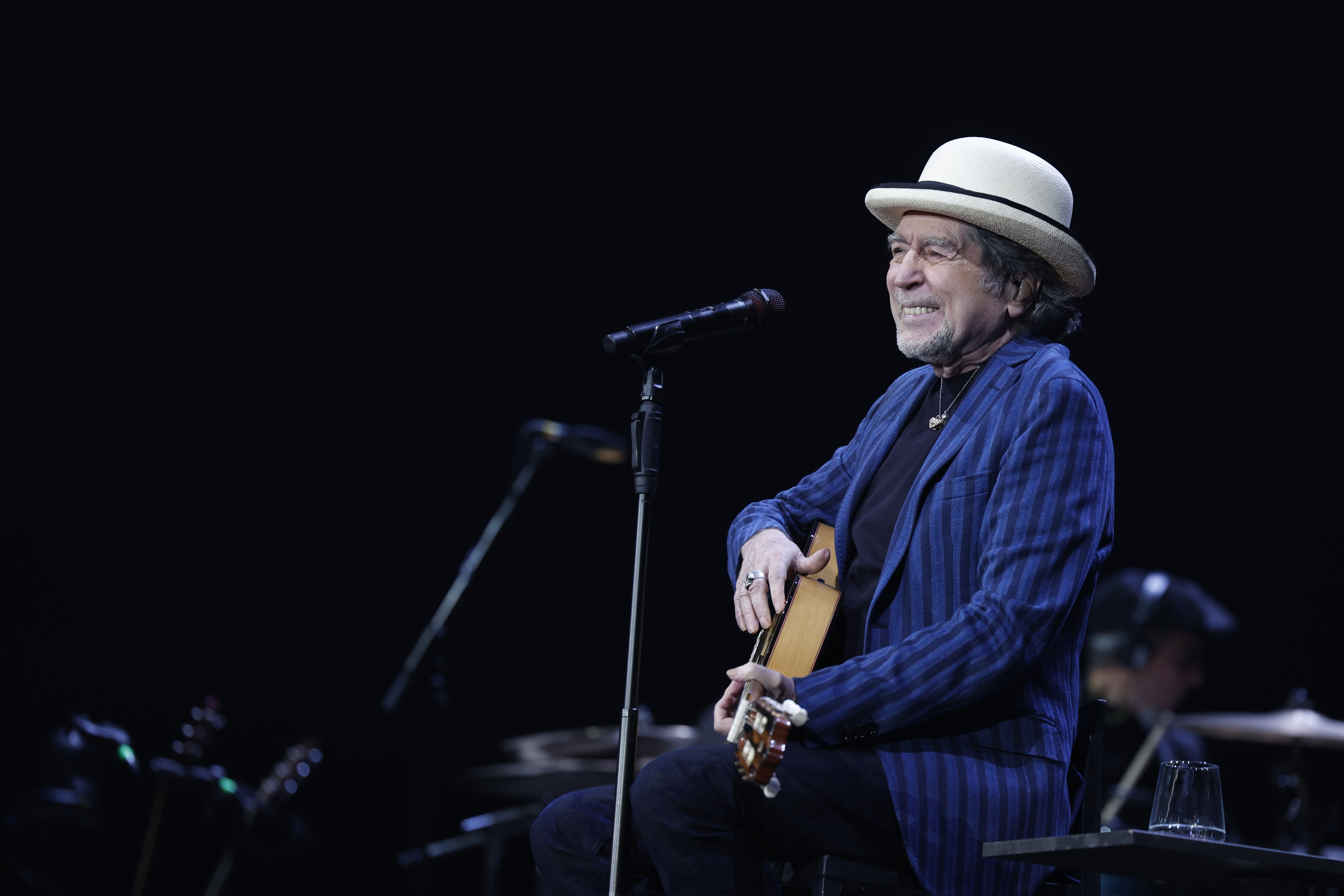 El cantante español Joaquín Sabina confirma su gira de despedida de los escenarios que comenzará en febrero de 2025 en América. (Foto Prensa Libre:  EFE/ Javier Lizón). 