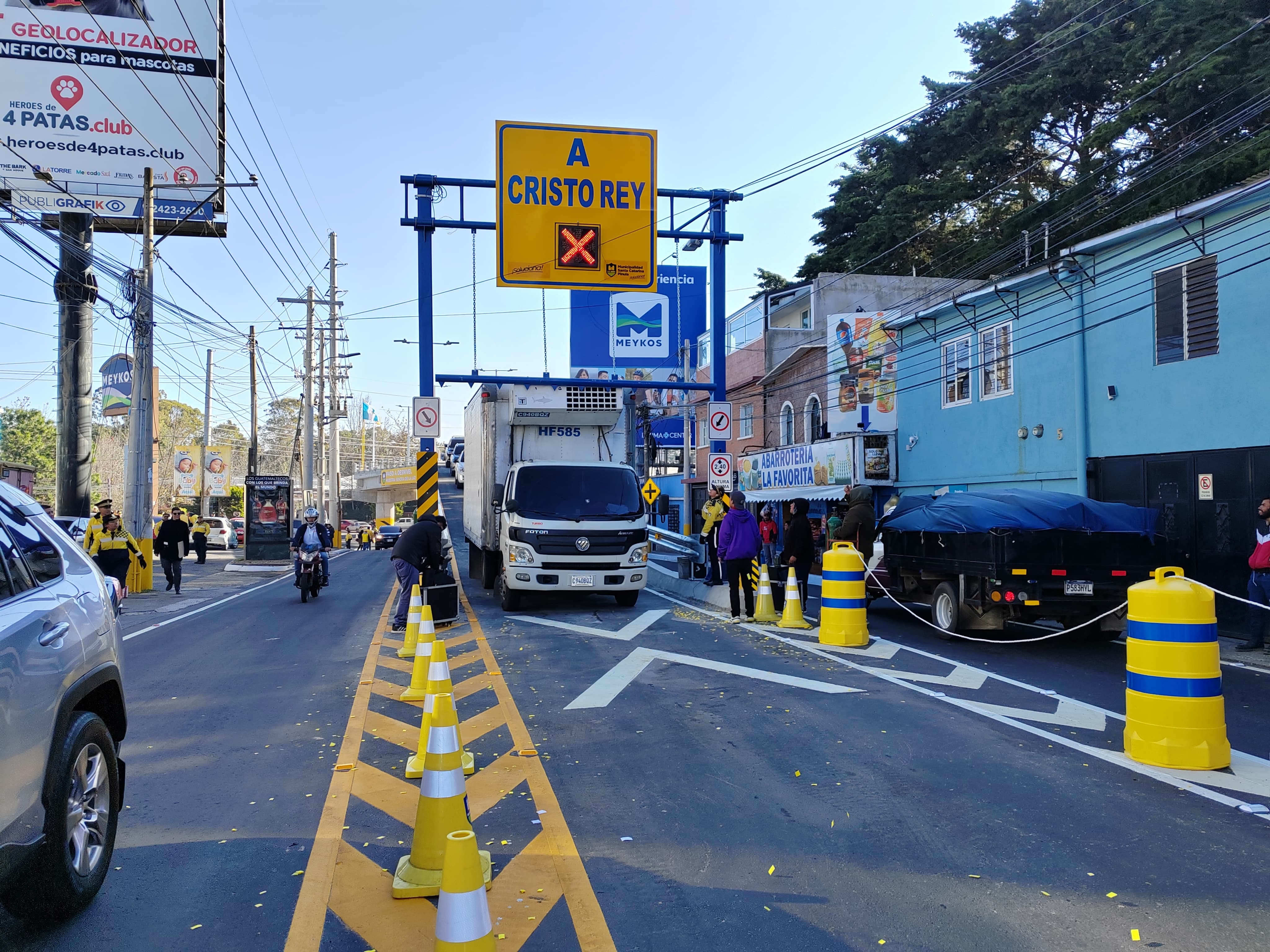 El paso a desnivel Nuestra Señora de las Luz fue edificado en el km 13.5 de carretera a El Salvador, en Santa Catarina Pinula. (Foto Prensa Libre: Michelle Velásquez)