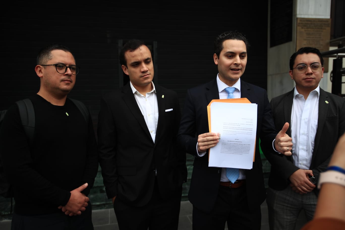 Abogados presentan acción en la CC para que se respete amparo que busca garantizar resultados electorales. (Foto Prensa Libre: Carlos Hernández)  