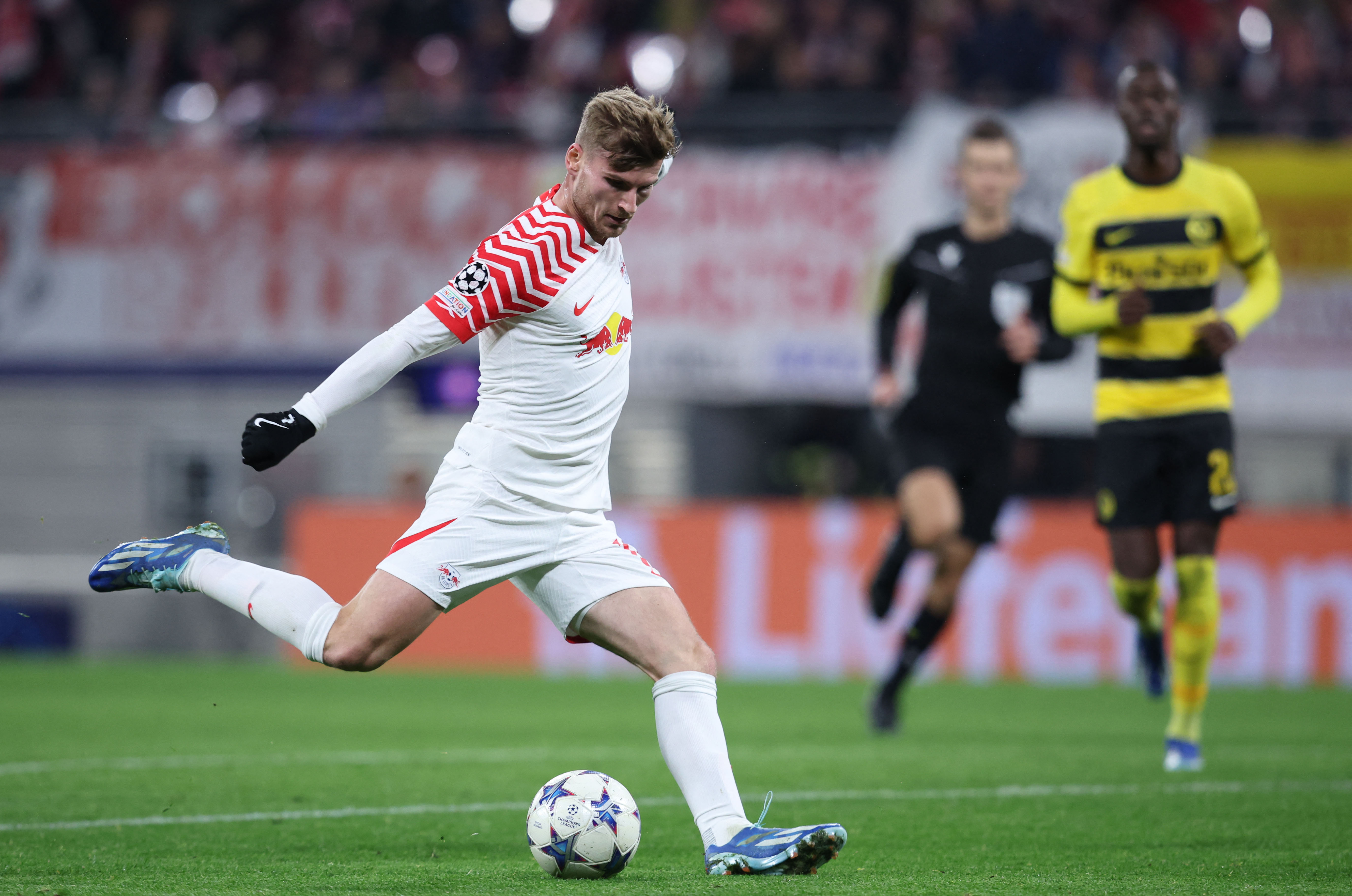 El delantero alemán, Timo Werner, durante el partido de la UEFA Champions League entre el RB Leipzig y el Young Boys. (Foto Prensa Libre: AFP)