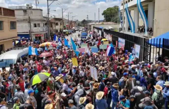 Caminata masiva por autoridades indígenas