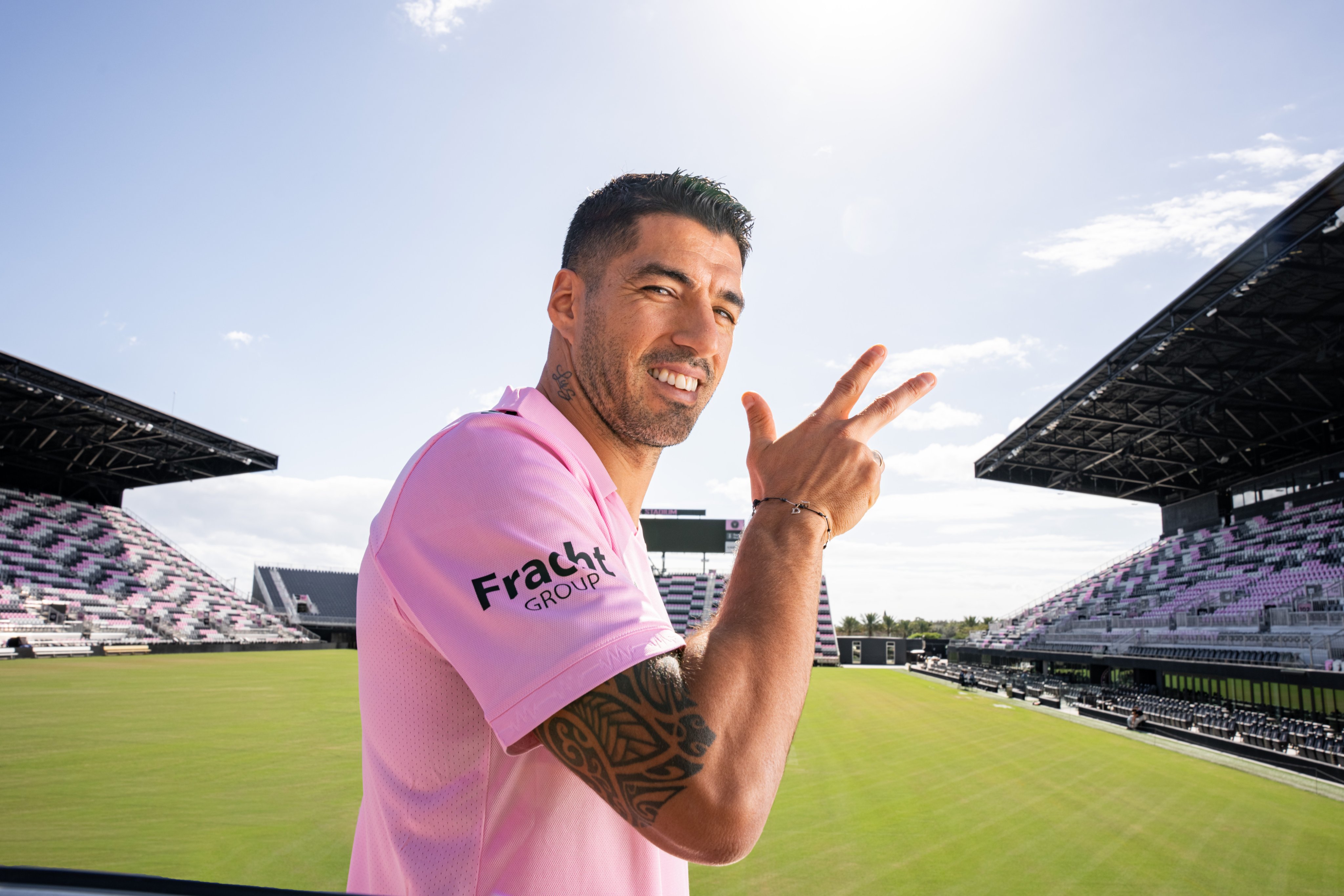 Luis Suárez, se motró feliz por el nuevo reto y reencontarse con su amigo Lionel Messi. (Foto Prensa Libre: EFE/Inter Miami