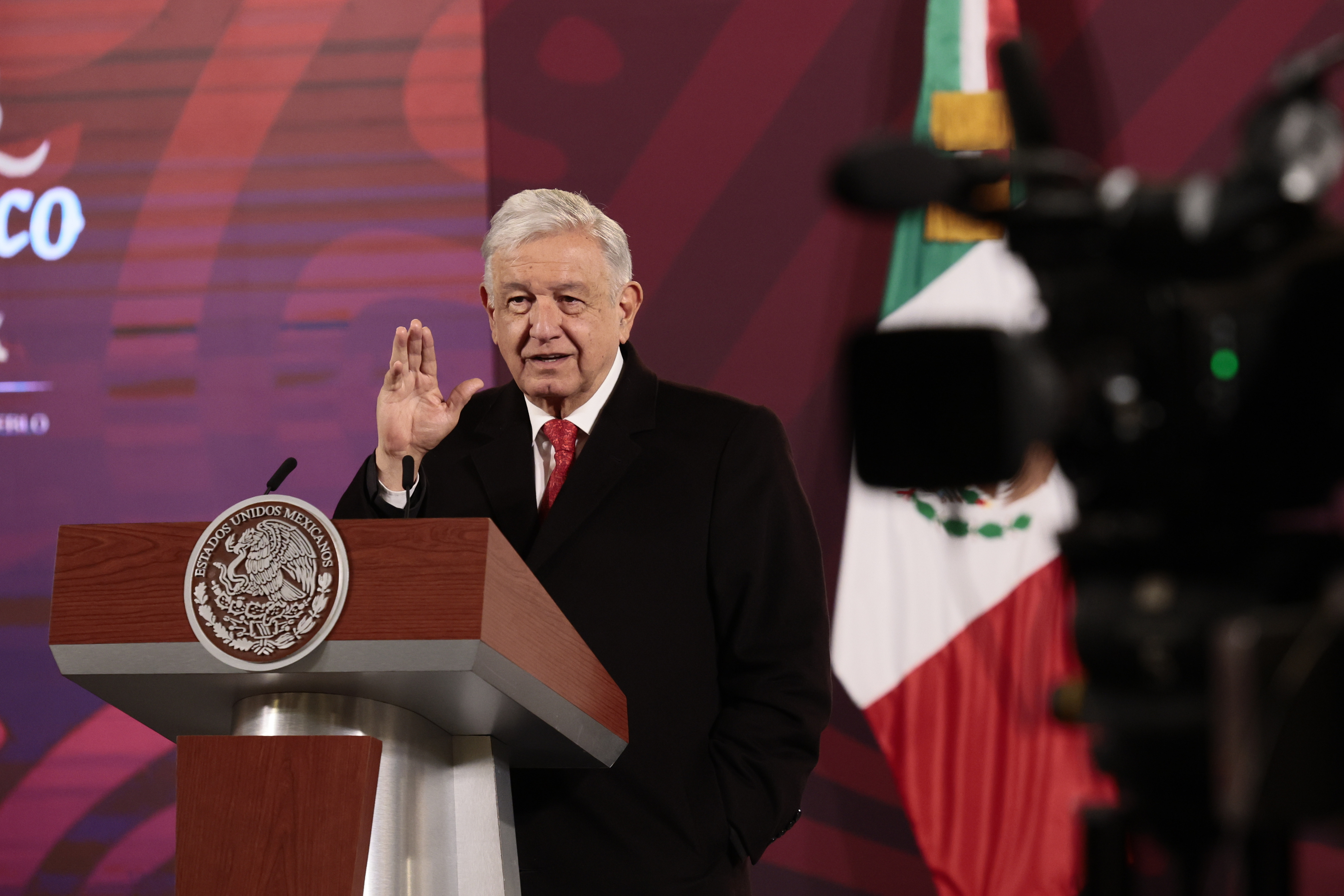 El presidente de México, Andrés Manuel López Obrador, pidió este 13 de diciembre que se "respete" la voluntad popular en Guatemala, donde Bernardo Arévalo ganó las elecciones presidenciales, (Foto Prensa Libre: EFE/José Méndez)