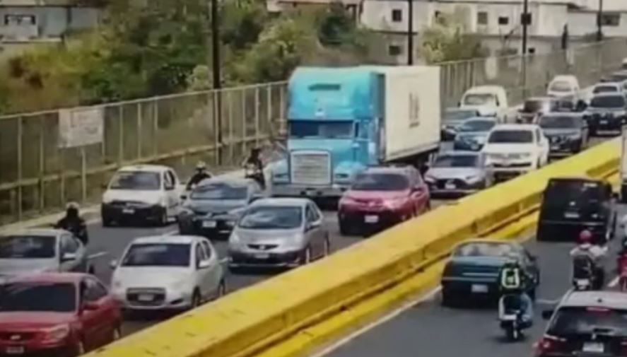 El Puente El Incienso en la ciudad de Guatemala. (Foto Prensa Libre: Hemeroteca PL)