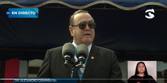 Presidente Alejandro Giammattei participó en la ceremonia de graduación de oficiales del Ejército el viernes 15 de diciembre. (Foto, Prensa Libre: captura de pantalla de usuario @GuatemalaGob).