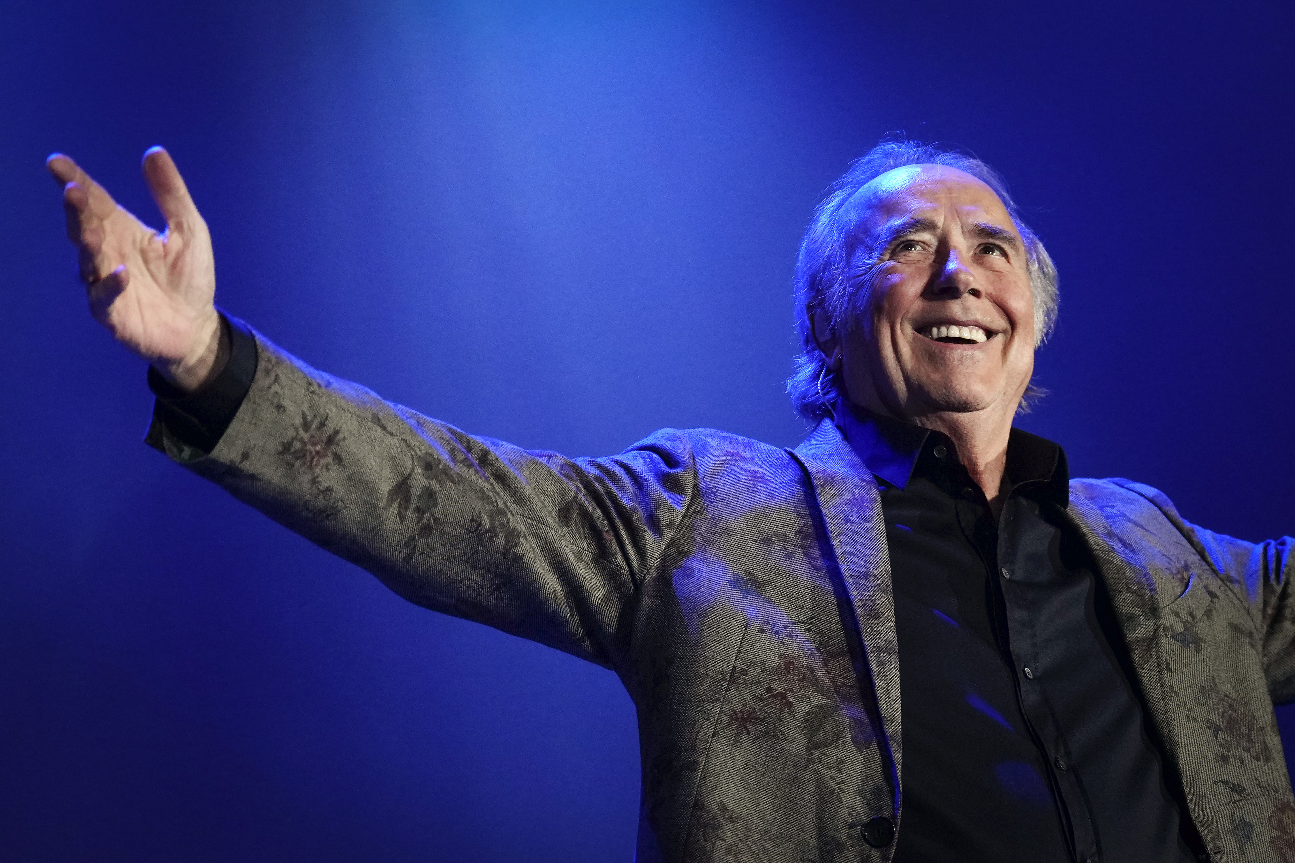 Serrat celebra 80 años, un largo viaje musical comprometido con la libertad