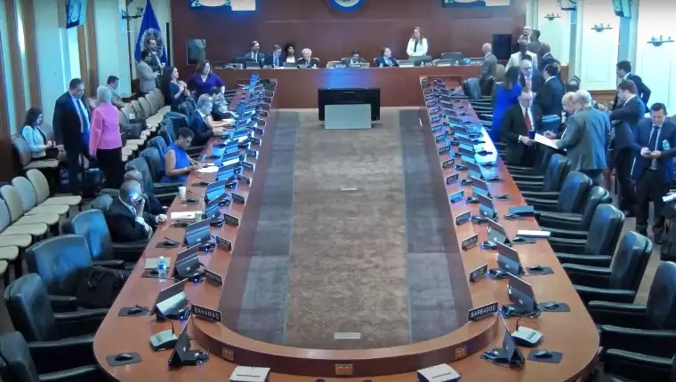 El secretario general, Luis Almagro, leyó un informe sobre los acontecimiento en el país que “impactan la gobernabilidad democrática y el Estado de derecho”. (Foto Prensa Libre: captura de pantalla)