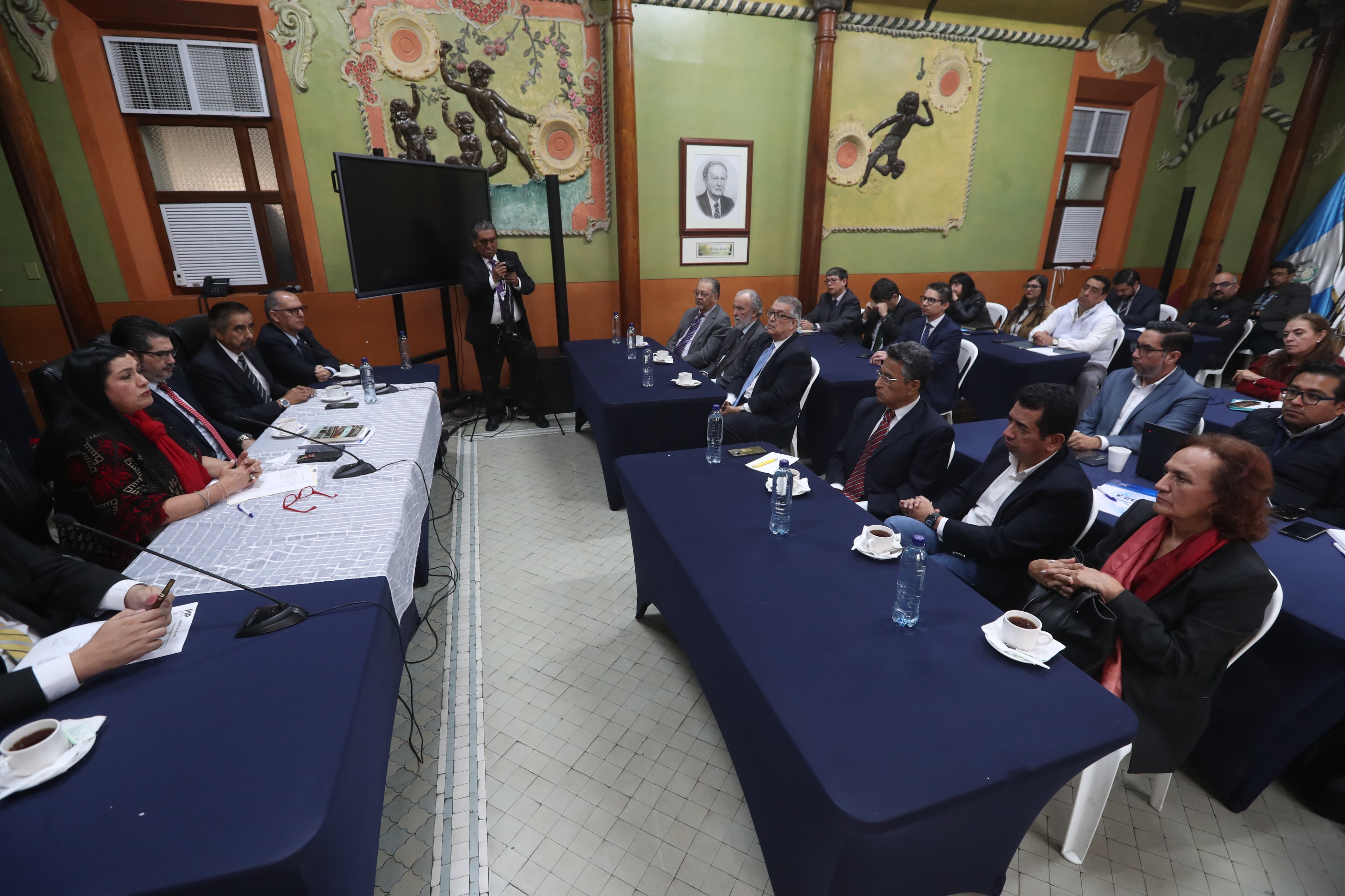 La reunión se da en un contexto en que el TSE se encuentra desintegrado y en el que la CC ya ordenó la toma de posesión de los ciudadanos electos. Fotografía: Prensa Libre (Ercik Ávila). 