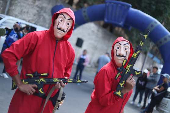 Así vivieron los participantes la edición 66 de la tradicional San Silvestre. (Fotos Prensa Libre: Esbin García)