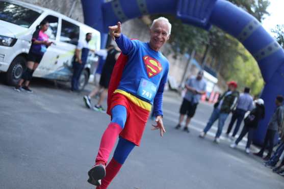 Así vivieron los participantes la edición 66 de la tradicional San Silvestre. (Fotos Prensa Libre: Esbin García)