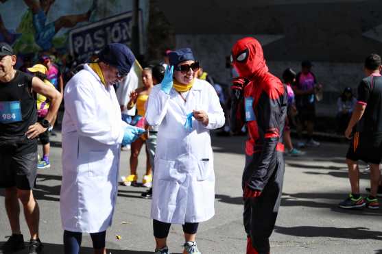 Así vivieron los participantes la edición 66 de la tradicional San Silvestre. (Fotos Prensa Libre: Esbin García)