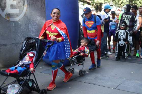 Así vivieron los participantes la edición 66 de la tradicional San Silvestre. (Fotos Prensa Libre: Esbin García)