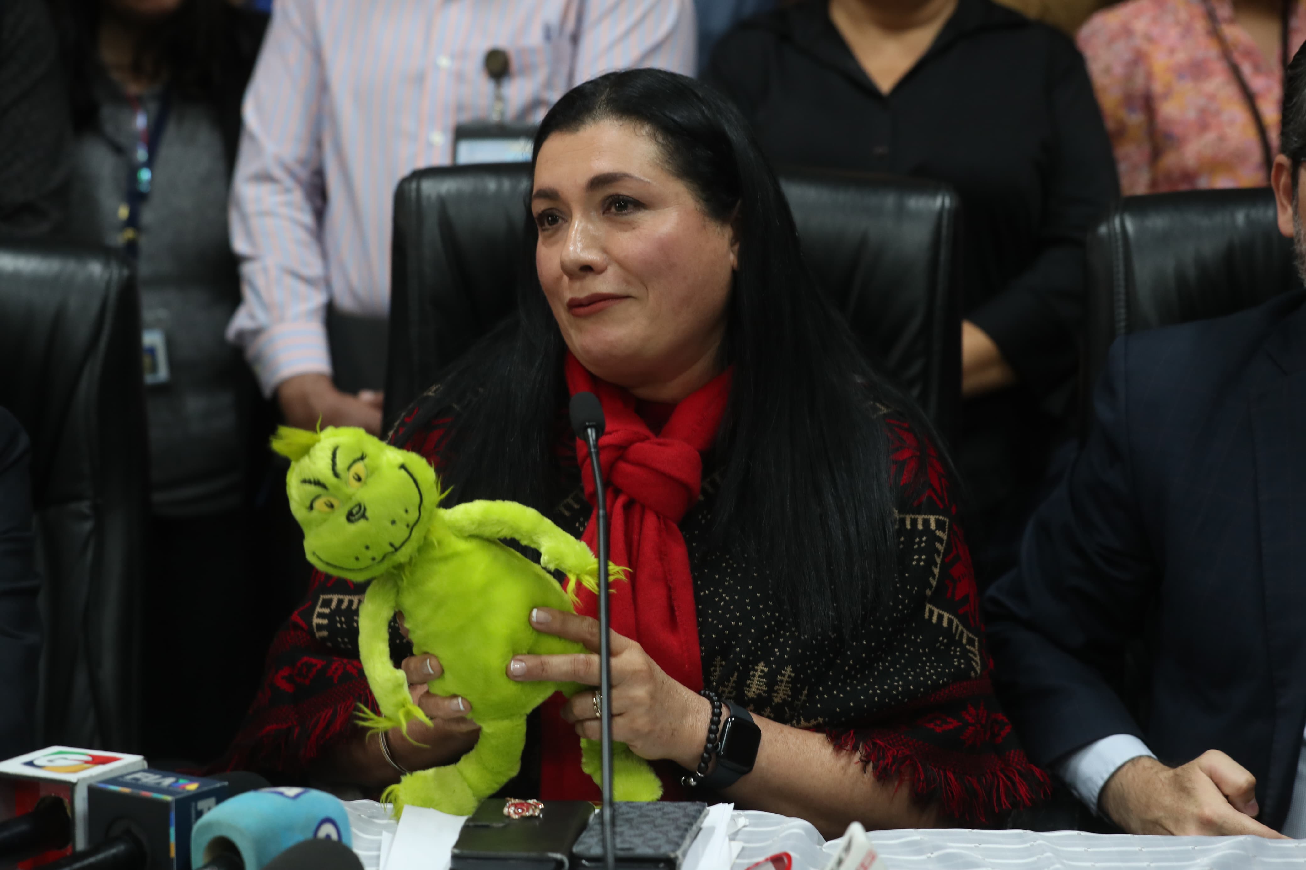 grinch blanca alfaro entrega a rafael curruchiche (1)