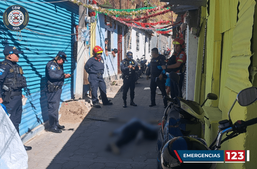 Investigadores acudieron a las emergencias para encontrar pistas contra los responsables. Fotografía: Bomberos Municipales.