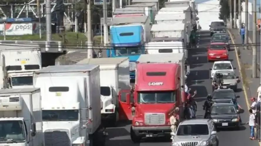 El CIV anunció restricciones de horarios para el transporte de carga para Navidad y Año Nuevo. (Foto Prensa Libre: HemerotecaPL)