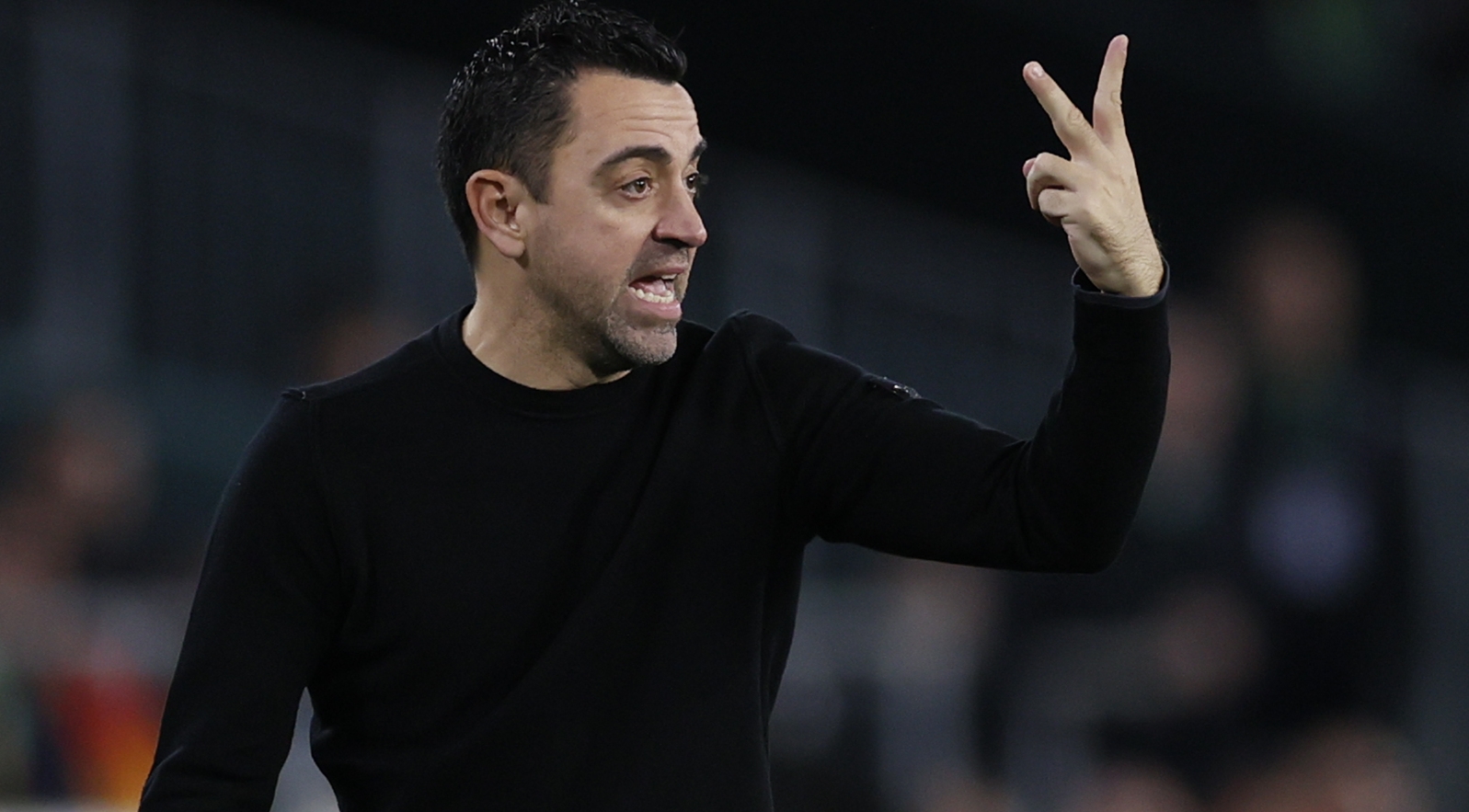 El técnico del FC Barcelona, Xavi Hernández, durante el encuentro en casa del Betis. (Foto Prensa Libre: EFE)