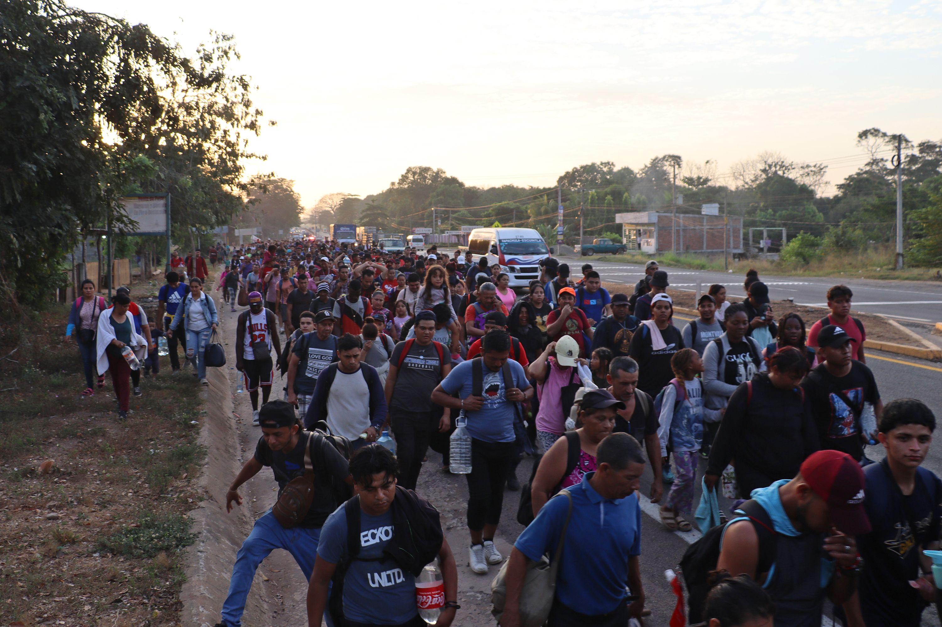 La oenegé atiende a unos 400 migrantes mensuales, a quienes suele detectar enfermedades respiratorias, o infecciones por hongos. (Foto Prensa Libre: EFE/Juan Manuel Blanco