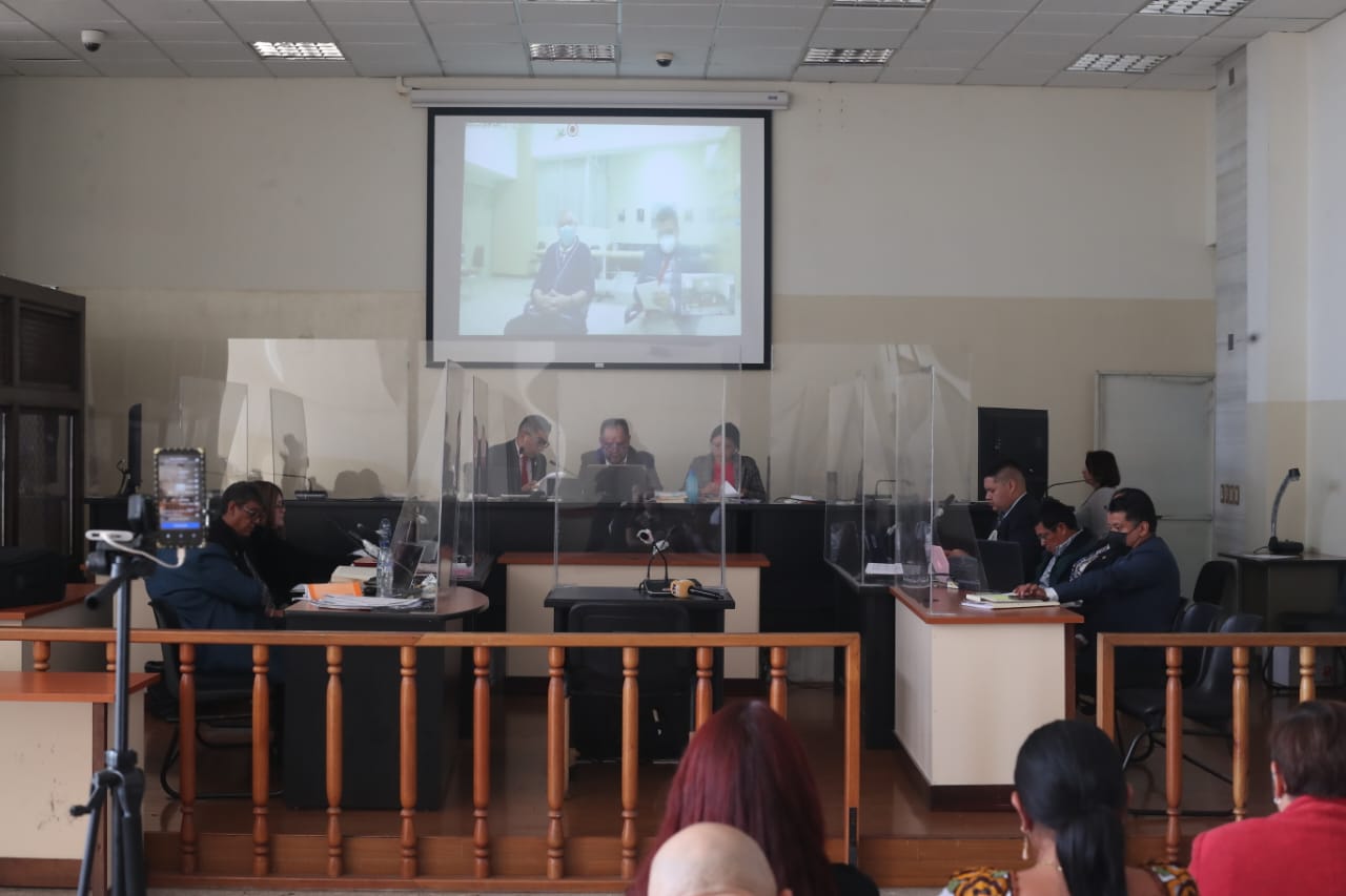 En el Tribunal Primero de Sentencia Penal se llevó a cabo audiencia en el Caso Genocidio y este día el juez decidió suspender la persecución penal contra el militar retirado Manuel Callejas y Callejas. (Foto Prensa Libre: Juan Diego González)