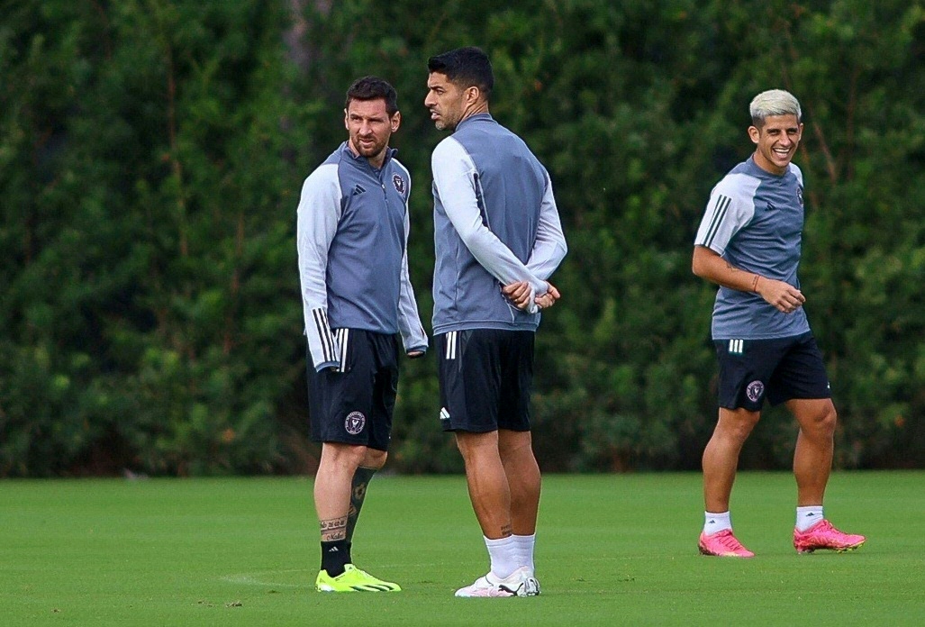 Lionel Messi y Luis Suárez jugarán esta noche.