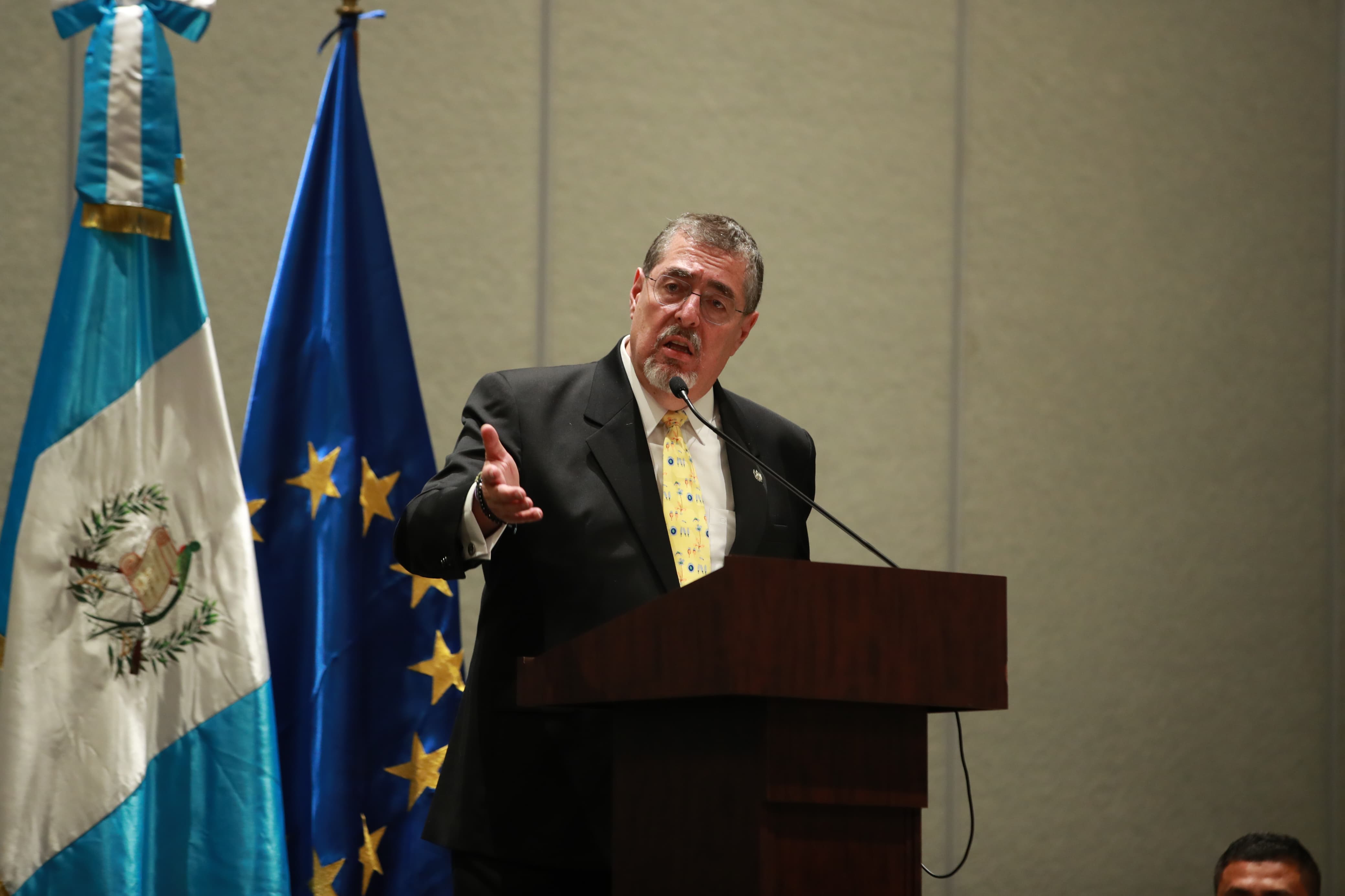 Arévalo en conferencia de prensa con alto representante de la UE