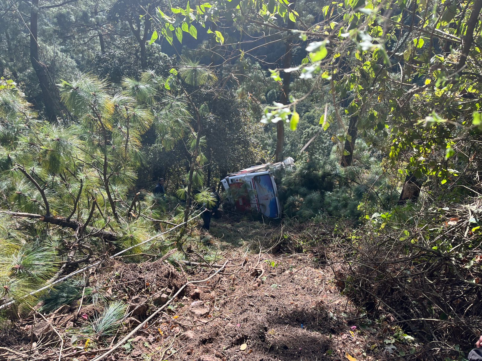 Lugar donde se accidentó un bus en el km 166 de la ruta Interamericana. (Foto Prensa Libre: Mynor Toc)

