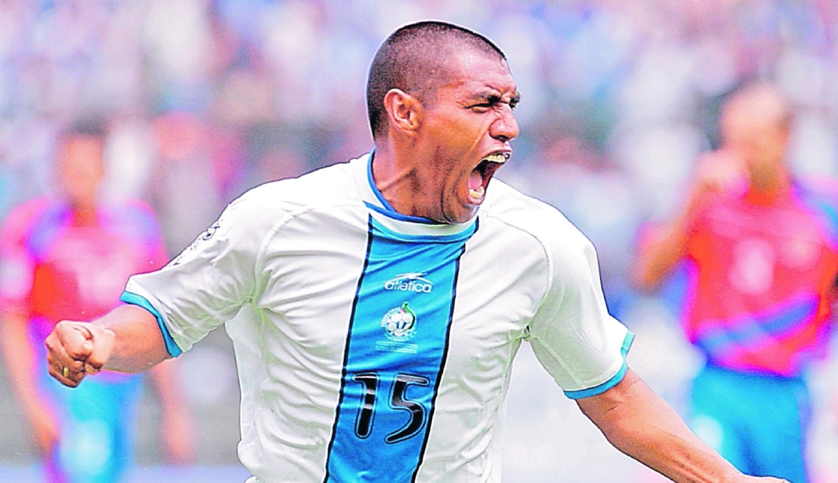 Juan Carlos Plata durante un partido con la Selección de Guatemala. Foto Prensa Libre (Hemeroteca PL)