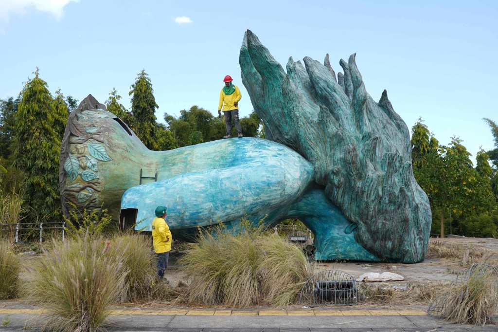 Monumento derribado en El Salvador