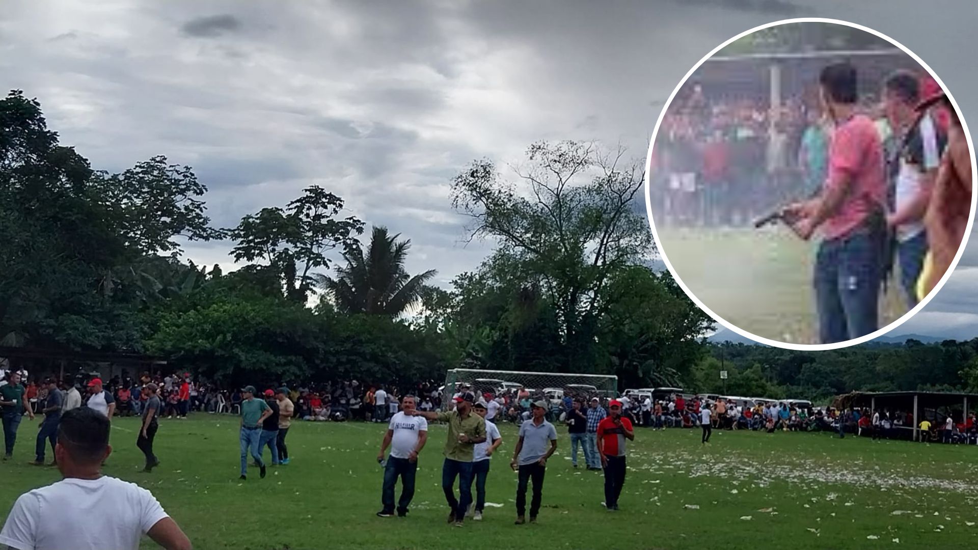 Imágenes luego del encuentro entre Santa Rosa Los Planes y Los Amates, en Izabal, donde, según usuarios de redes sociales, los aficionados celebraron disparando sus armas de fuego. (Foto Prensa Libre: Tomada de Amates Sport)