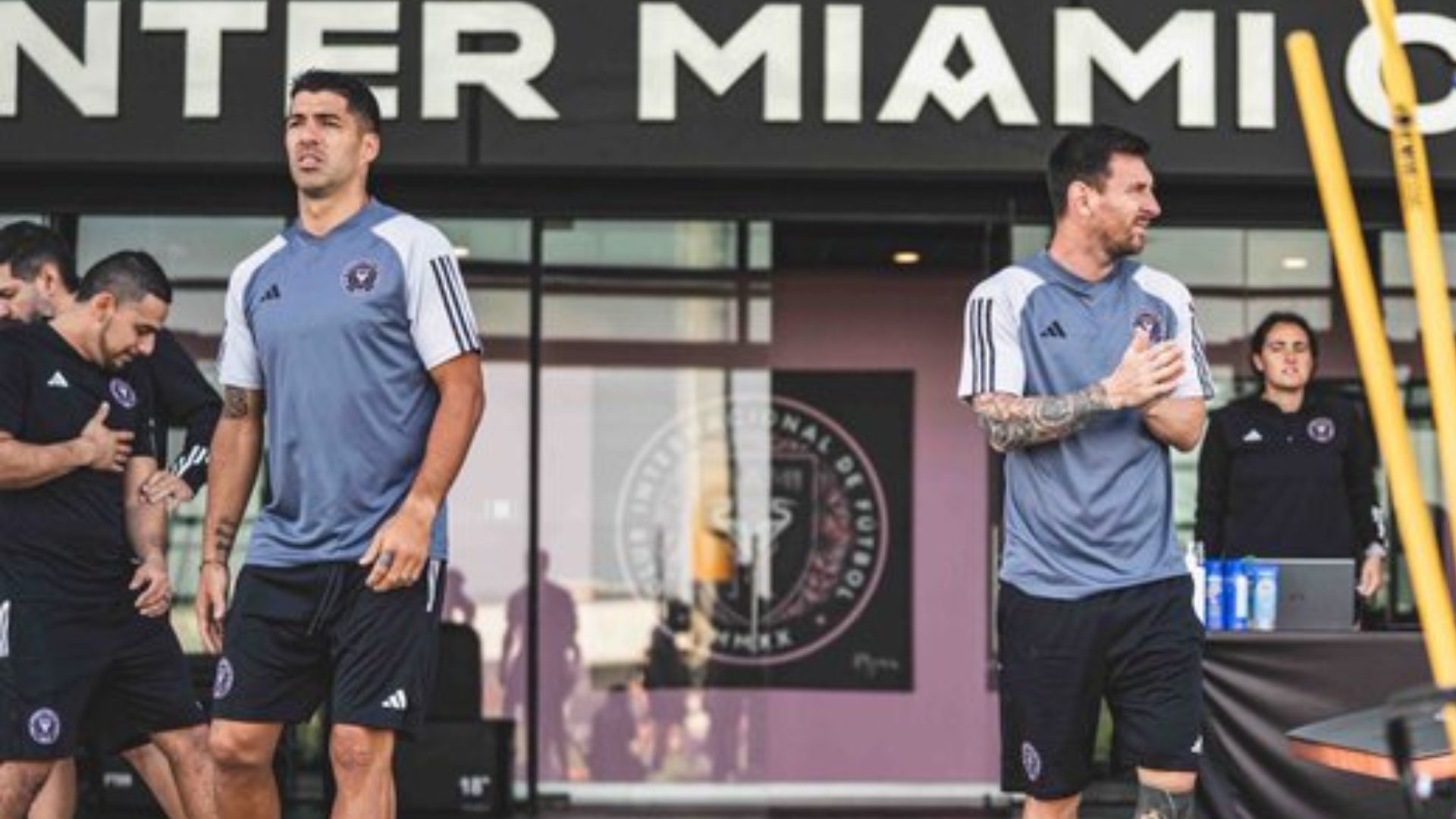 Imágenes del reencuentro de Luis Suárez con Lionel Messi en el Inter Miami. (Foto Prensa Libre: @InterMiamiCF)